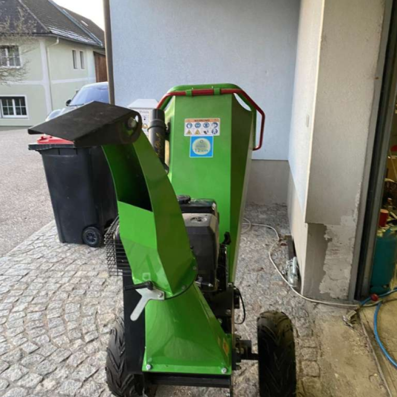Садовий подрібнювач Zipper ZI-HAEK11000 Садовий подрібнювач Zipper ZI-HAEK11000