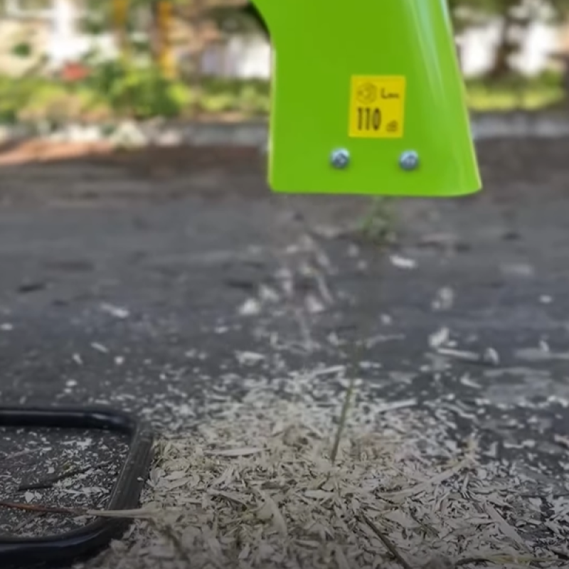 Садовий подрібнювач Zipper ZI-HAEK4000 Садовий подрібнювач Zipper ZI-HAEK4000