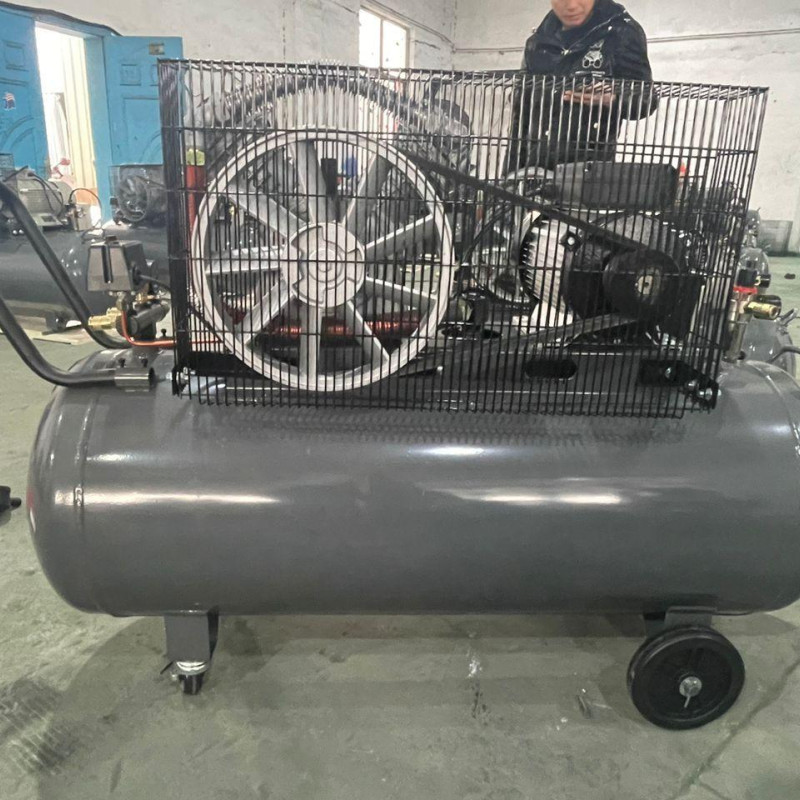 Поршневий компресор MAST VA90/200L 220V Поршневий компресор MAST VA90/200L 220V