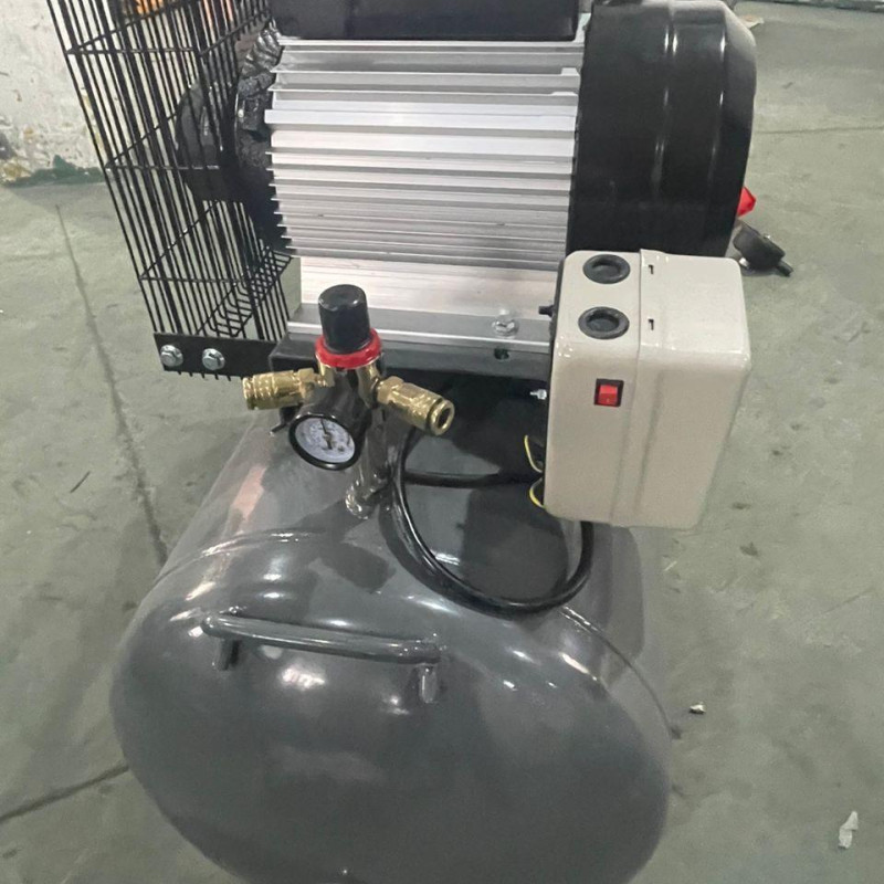 Поршневий компресор MAST VA90/200L 220V Поршневий компресор MAST VA90/200L 220V