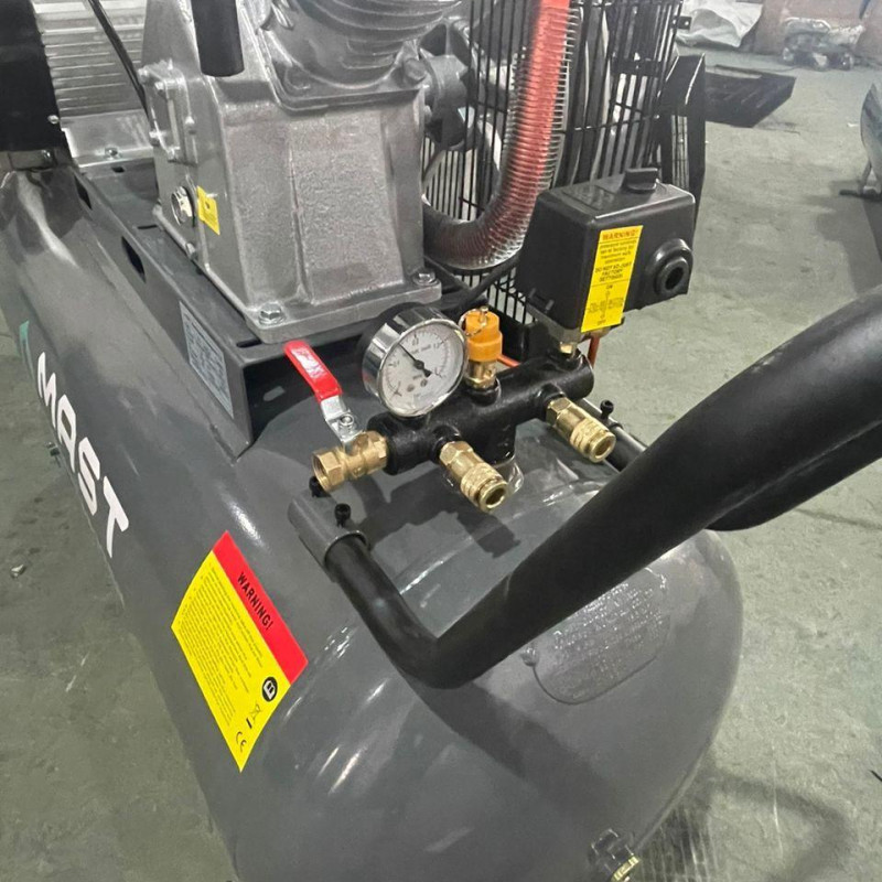 Поршневий компресор MAST VA90/200L 220V Поршневий компресор MAST VA90/200L 220V