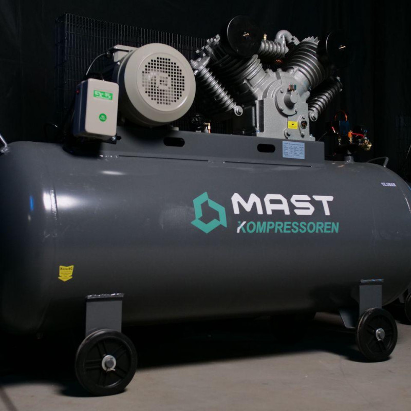 Поршневий компресор MAST 2105/500L 400V 12.5BAR Поршневий компресор MAST 2105/500L 400V 12.5BAR